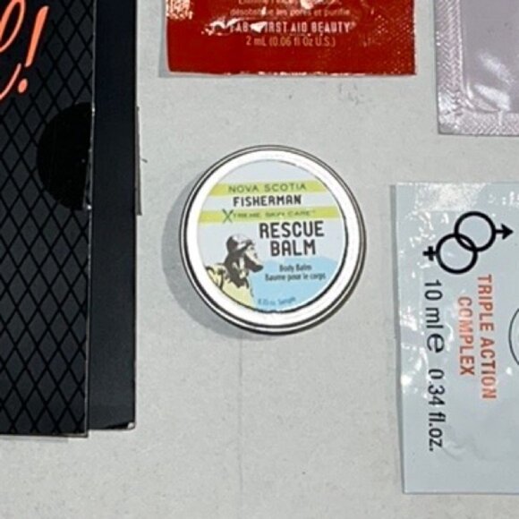 BEAUTY and skincare samples bundle (eyelashes, cleanser, micellar water, lotion) - Picture 10 of 14